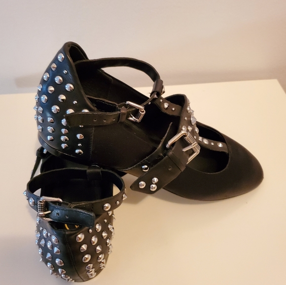 Ash - Picture 1 of 10